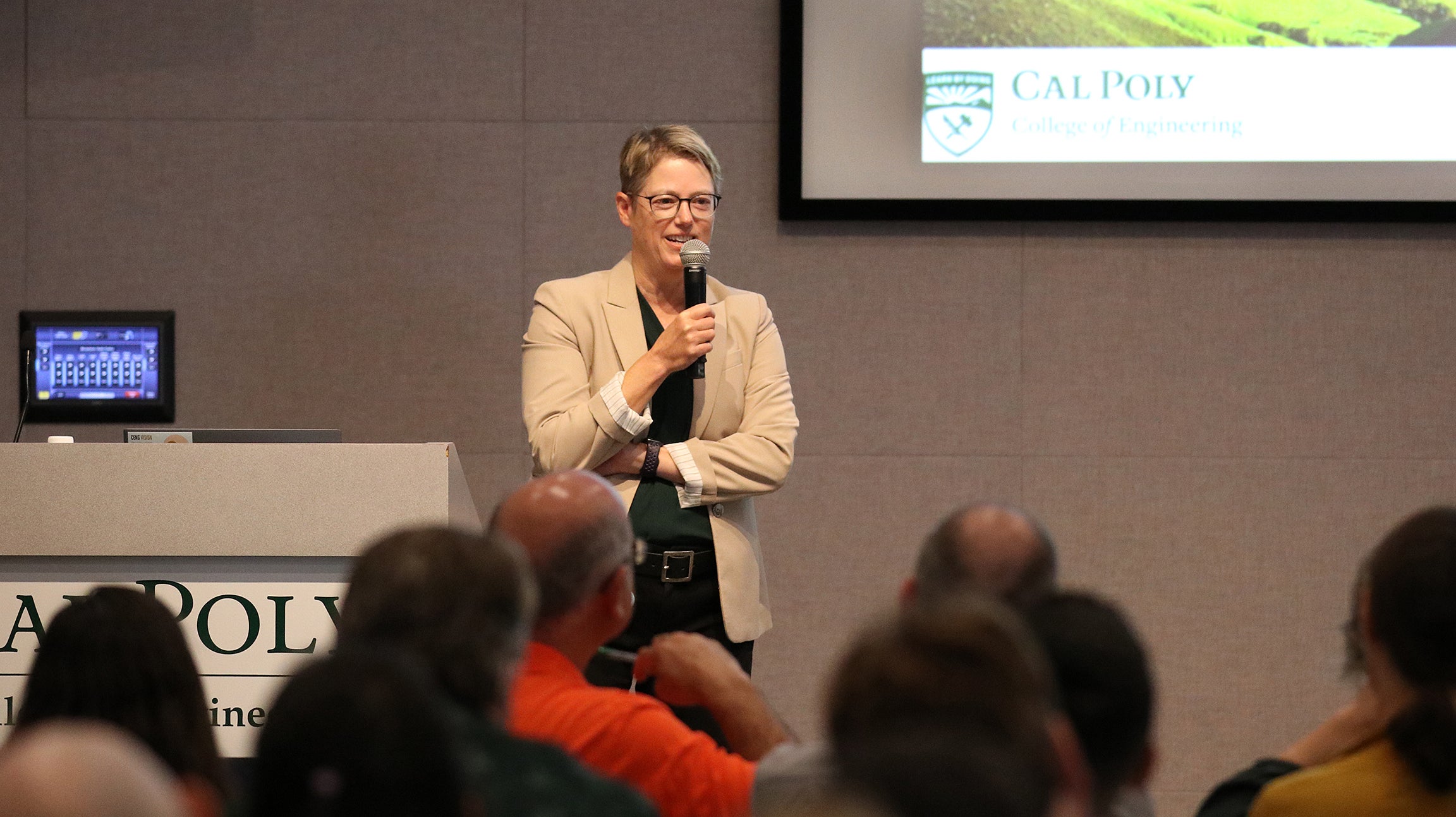 Dean speaks to faculty and staff