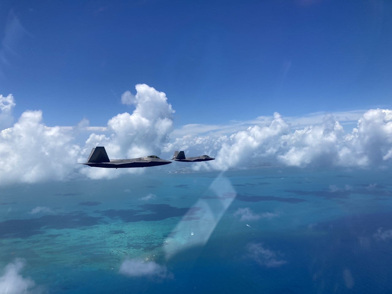 F-22 flies next to another jet