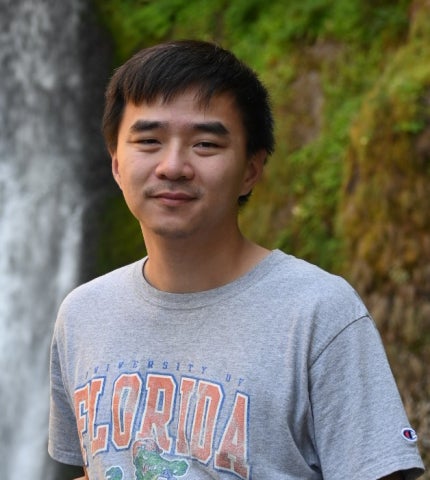 Photo headshot of Cheng