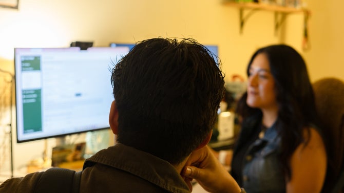 advisor meets with student