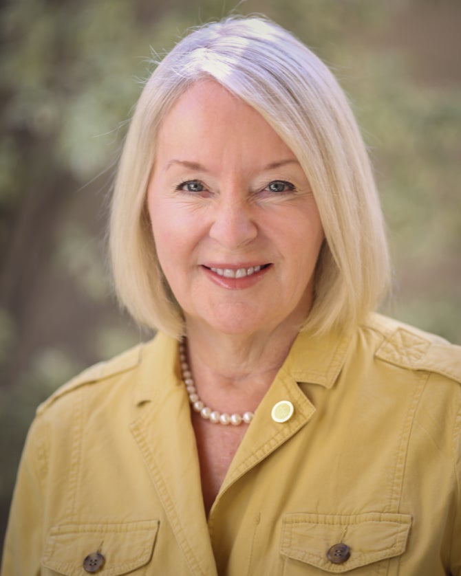 headshot of Lynnette Zelezny