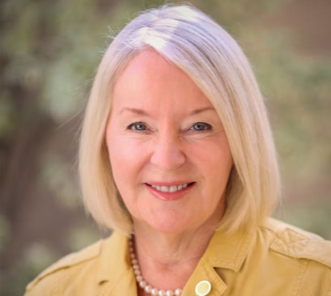headshot of Lynnette Zelezny