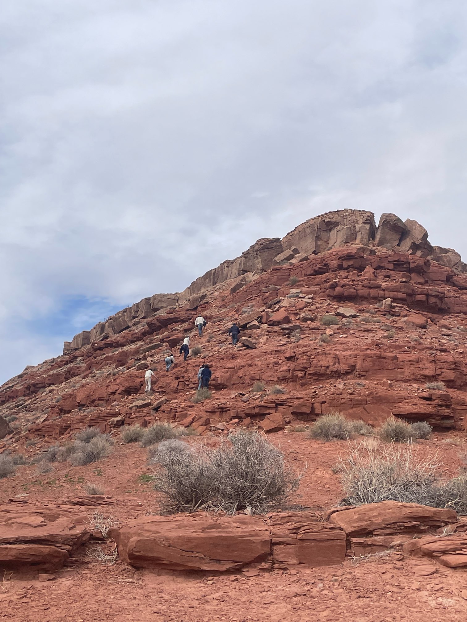 Students hike canyon in Navajo Nation