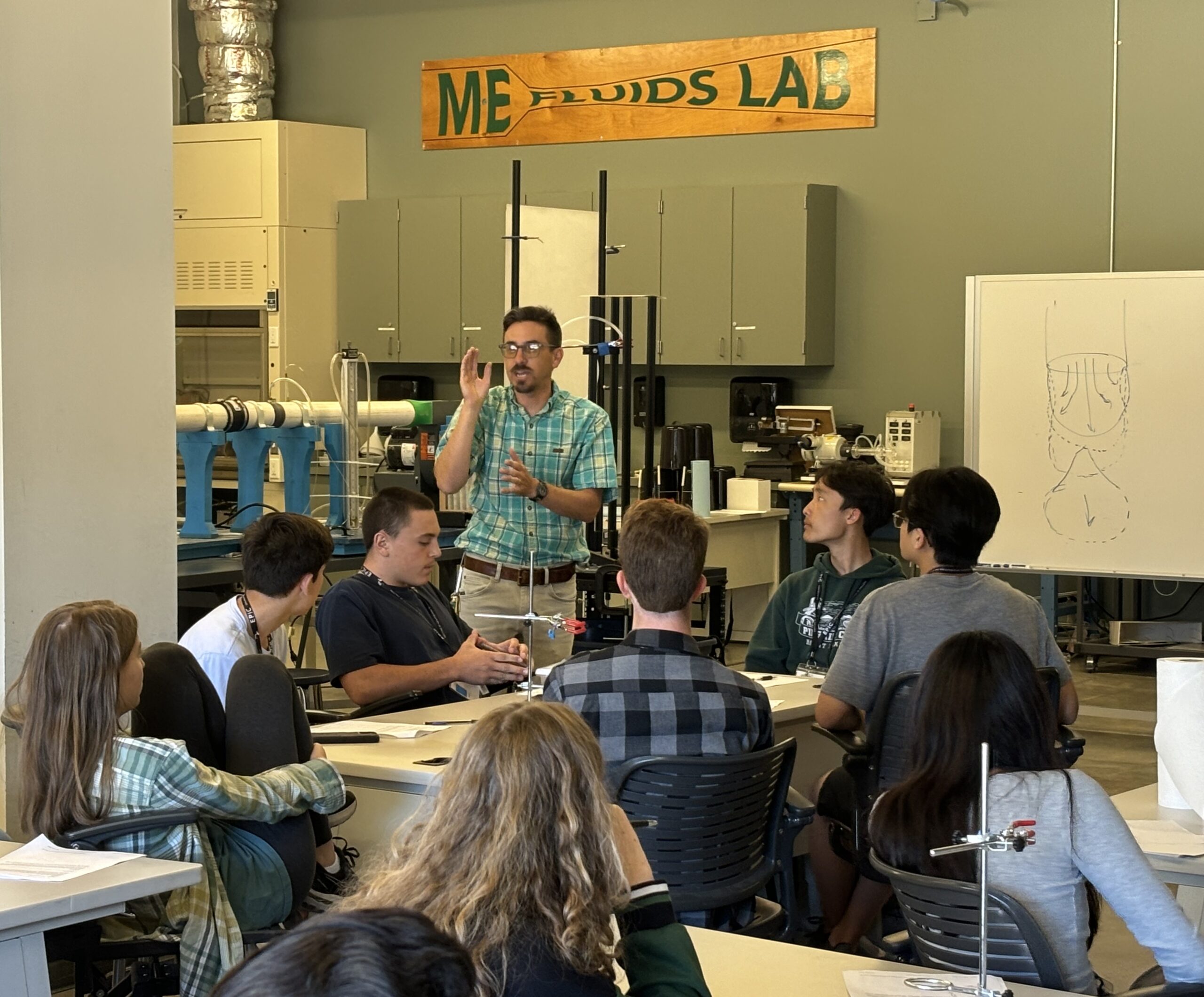 Professor talks about fluids during his EPIC lab