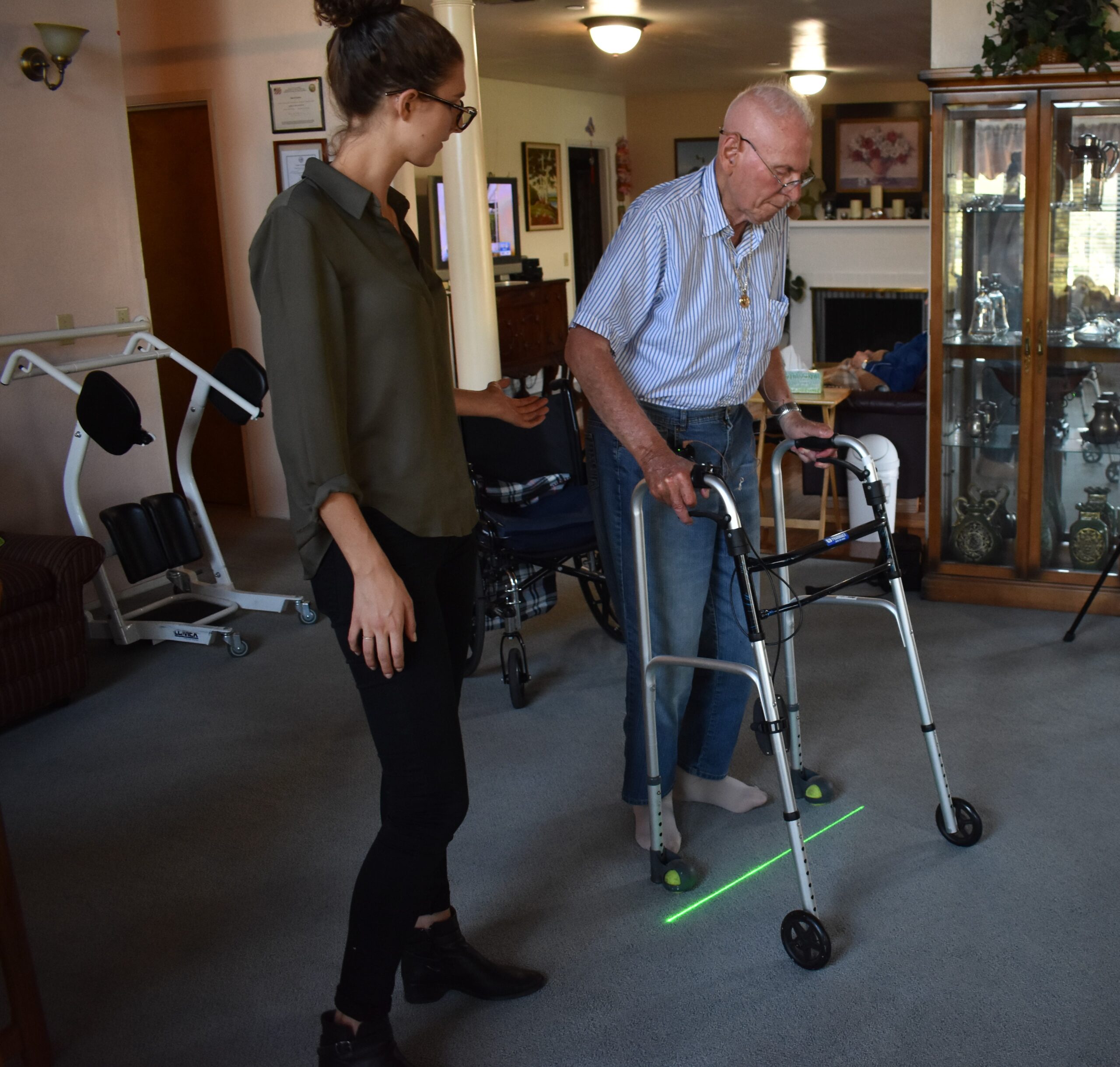 Alumna watches veteran with Parkinson's use her walking device